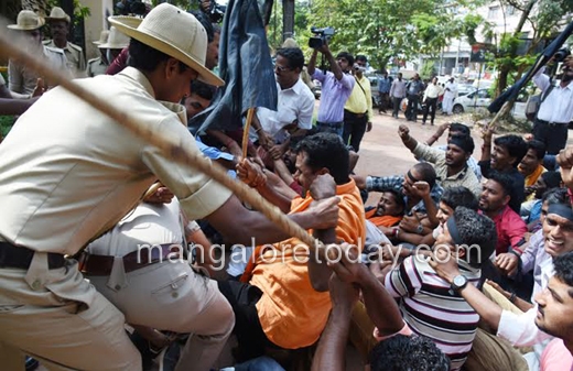 tippu banner protest 1